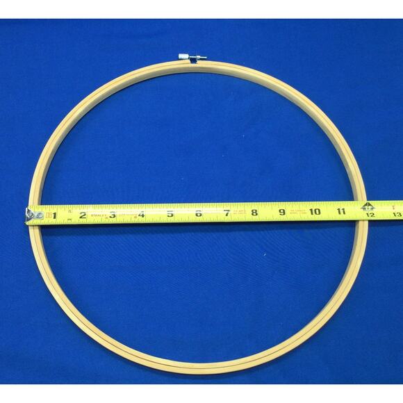 Wooden Embroidery Hoops Multi Size Set of 2 Screw top - Picture 5 of 6